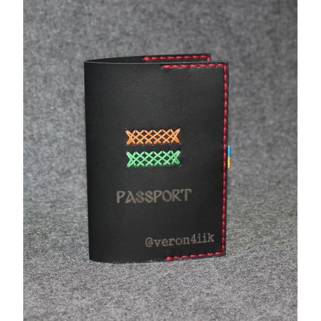 Обкладинка на паспорт шкіряна з вишивкою чорна